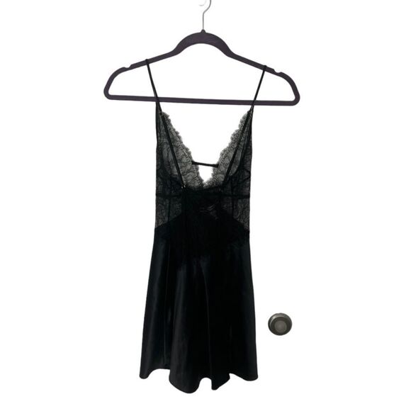 Victoria’s Secret SZ M black silky lace Lingerie slip - Picture 4 of 5